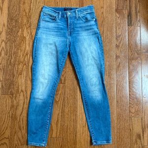 Lucky Brand women’s Mid rise skinny, Ava jeans. Size 8/29.
